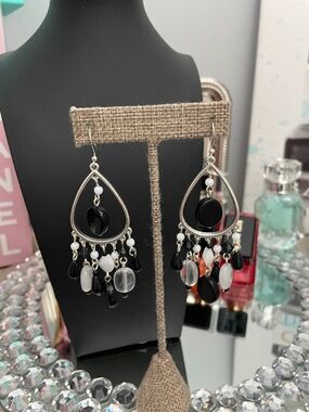 ✨Black and White Teardrop Chandelier Earrings ✨- NEW